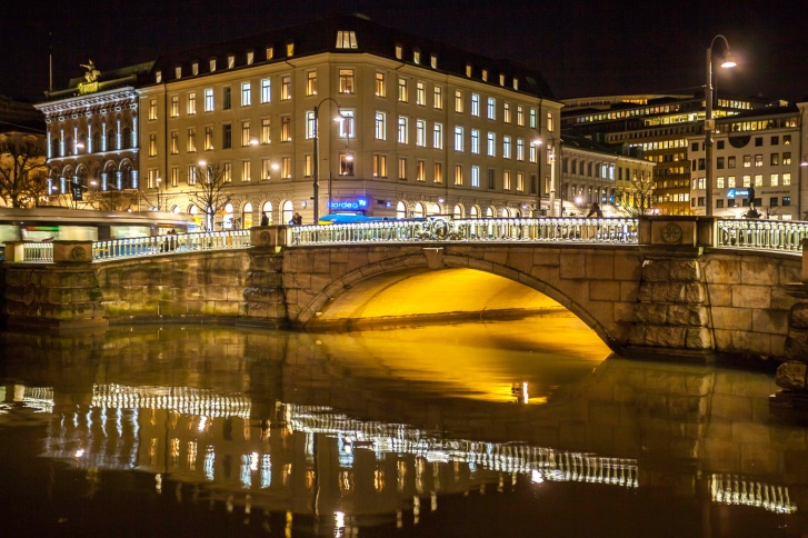 Gothenburg-Canal-Bridge-at-Night-Mabry-Campbell